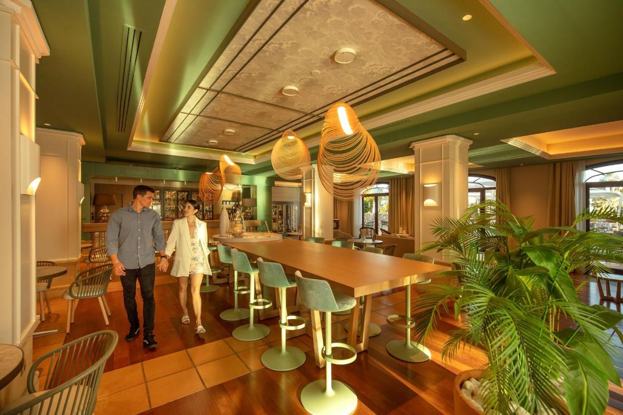 Sh Villa Gadea Altea Kültér fotó The lobby bar at the Royal Garden Hotel