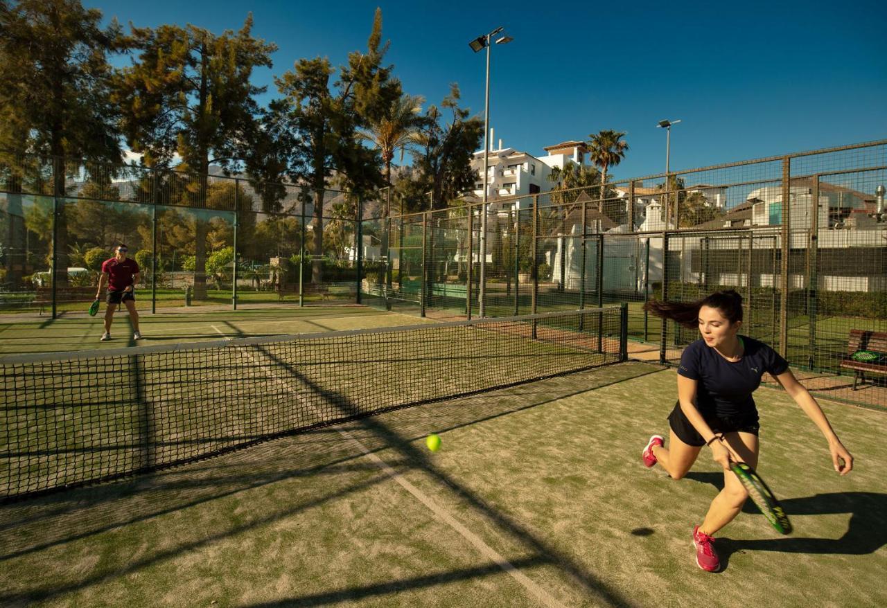 Sh Villa Gadea Altea Kültér fotó A player returns a serve